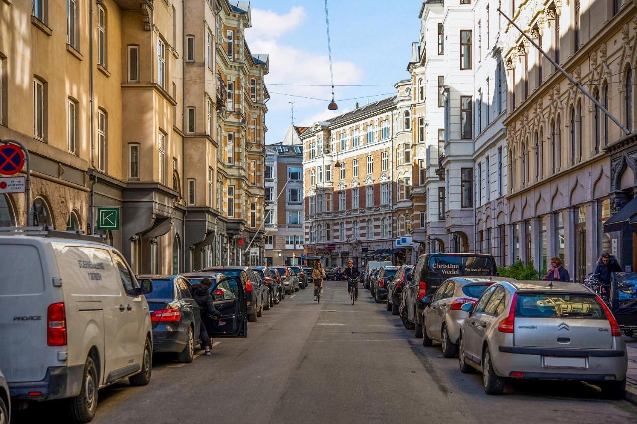 Sanders Main - Endearing Two-Bedroom Duplex Apartment With A Balcony Next To Magical Nyhavn โคเปนเฮเกน ภายนอก รูปภาพ